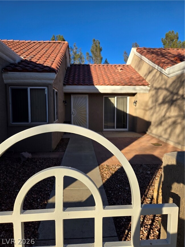 Building Photo - 8536 Desert Holly Dr