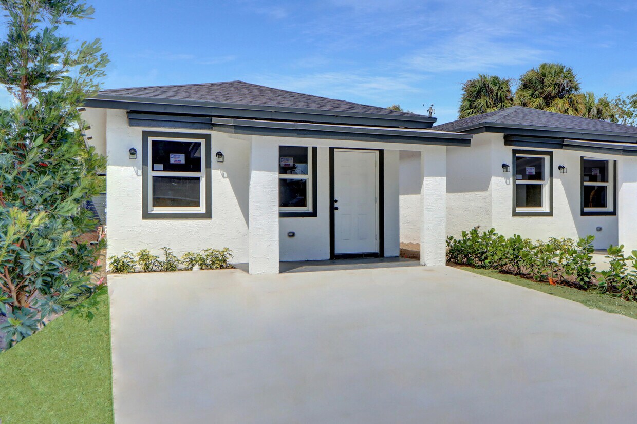 Foto principal - 2921 Saginaw Ave