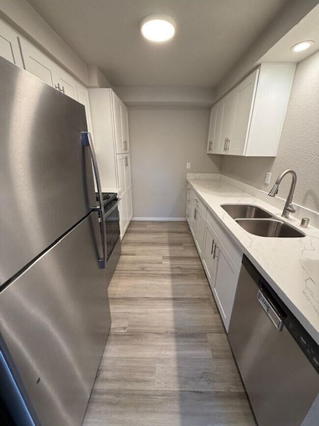 Building Photo - Alfi 3325 4-plex - Everett