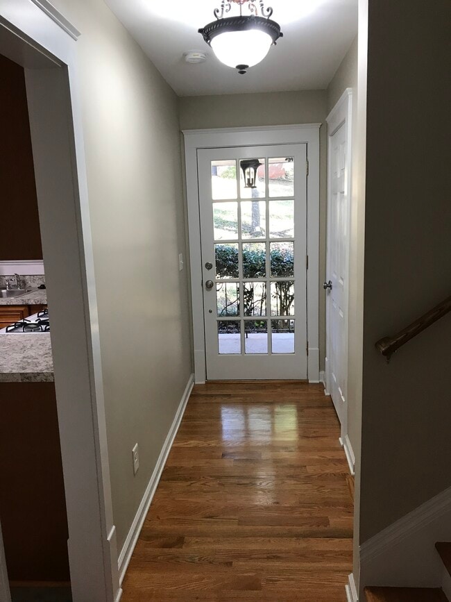 Foto del edificio - 3823 Kingswood Dr