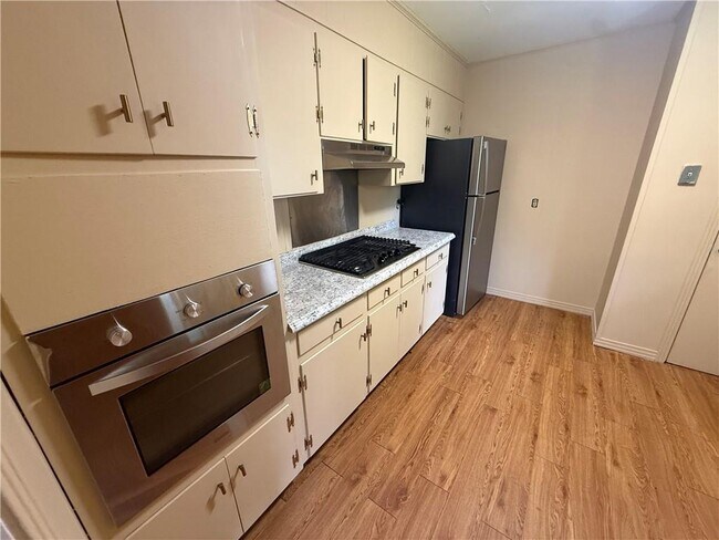 Building Photo - 2308 Crestwood Cir