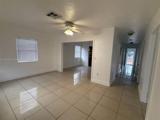 Foto del edificio - 235 NW 53rd St