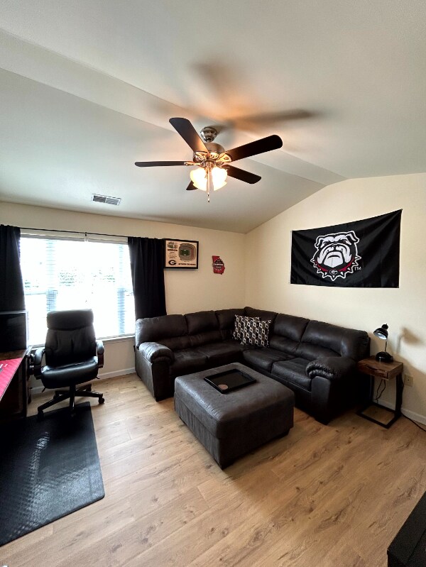 Building Photo - 122 Sonata Cir