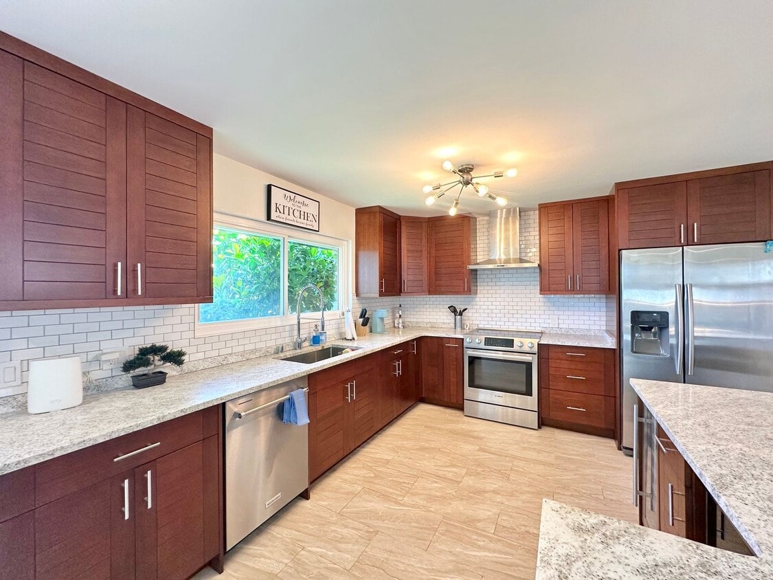 Fully Furnished 4 BD/3 BA Home in Mariner'... - Fully Furnished 4 BD/3 BA Home in Mariner'...