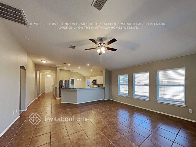 Foto del edificio - 562 Hickory Ln