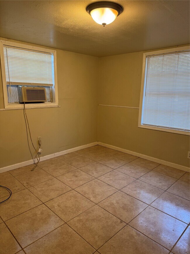 Foto del edificio - 900 Mohawk Dr