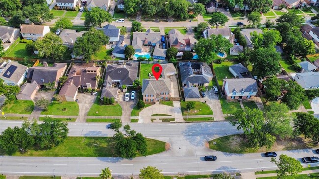 Foto del edificio - 11411 Briar Forest Dr