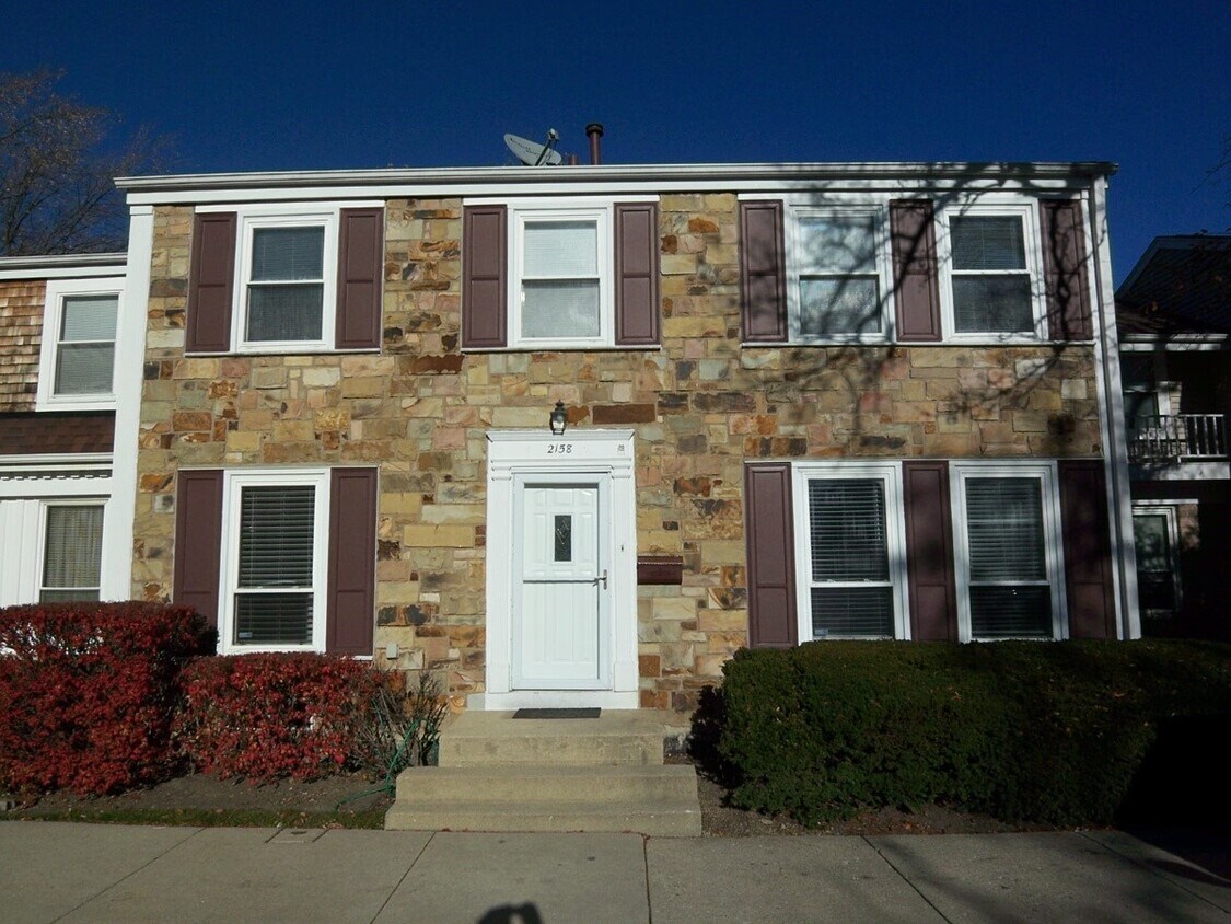2158 Somersworth Pl, Hoffman Estates, IL 60169 Townhome Rentals in