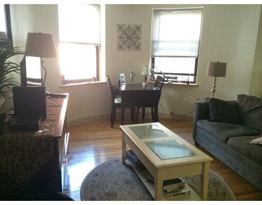Primary Photo - 90 Gainsborough St