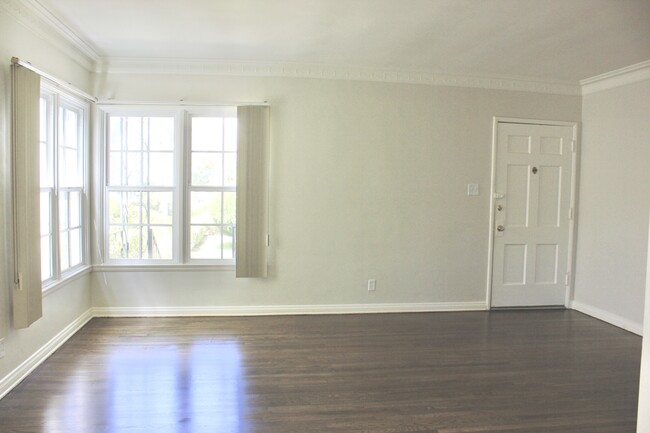 Foto del edificio - 3706 W Adams Blvd
