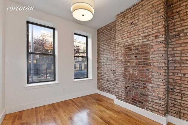Building Photo - 862 Knickerbocker Ave
