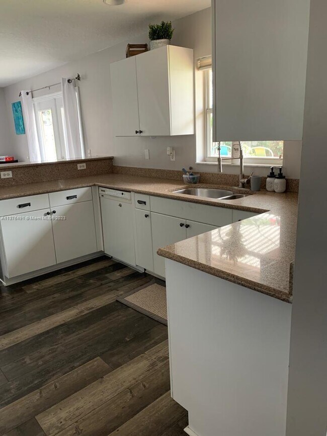 Foto del edificio - 3185 Capri Rd