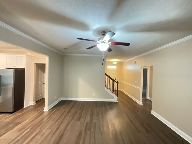 Building Photo - 5798 Whispering Pnes Wy
