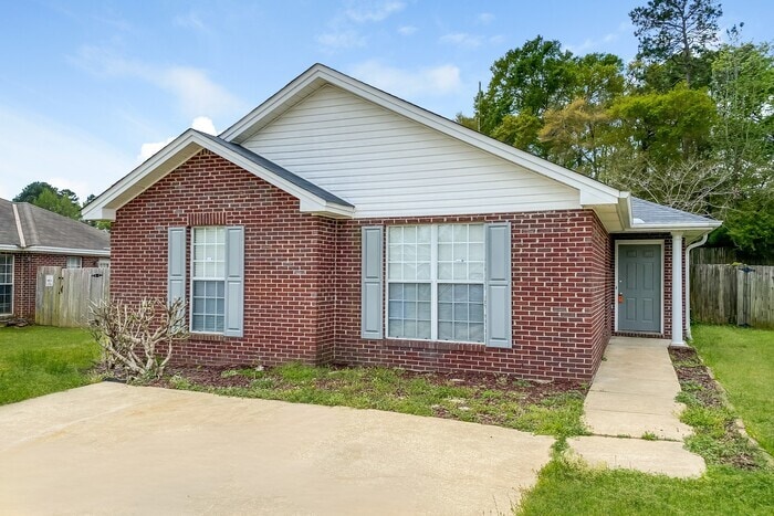 Primary Photo - 826 Cottage Ln