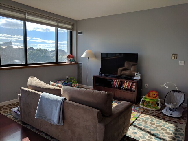 Foto del edificio - Cambridge 2 BR 2 BA elevator building with parking for Feb 2nd