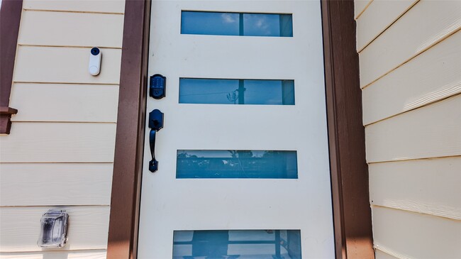 Foto del edificio - 819 North Loop