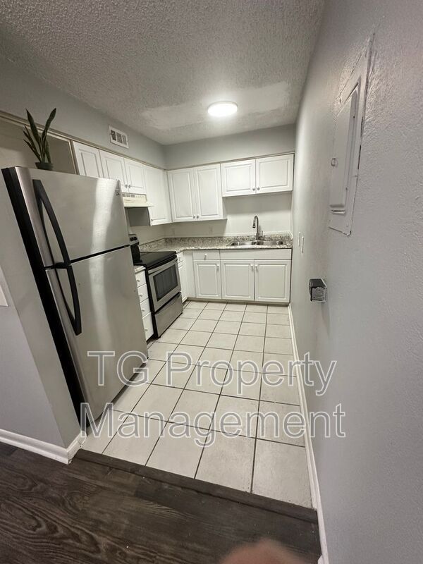 Foto del edificio - 402 Lower 8th Ave S