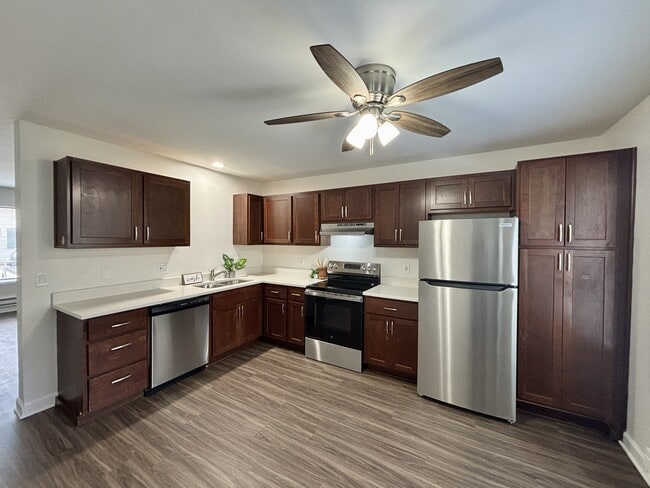 Building Photo - Sundale Townhomes