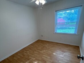 Building Photo - 107 Tarpon Ave