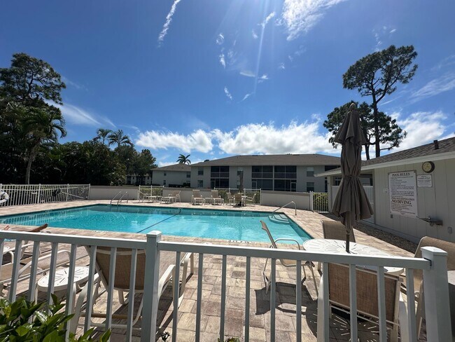 Foto del edificio - ANNUAL RENTAL - FURNISHED 2 BED / 2 BATH I...