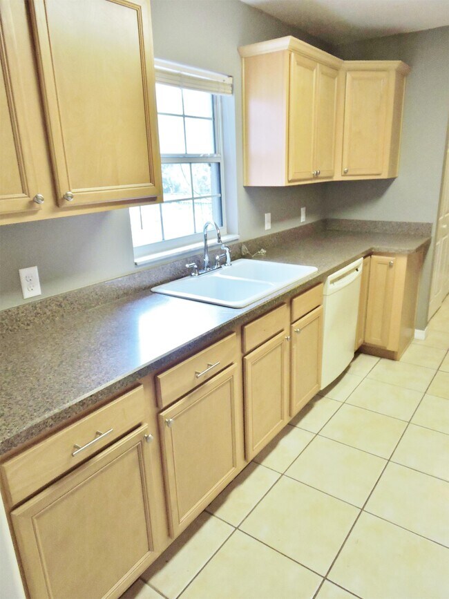 Building Photo - 230 Spartan Dr