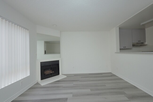 Building Photo - 1632 N Formosa Ave