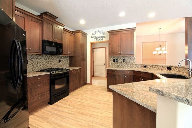 Building Photo - 1651 Meadow Hills Dr