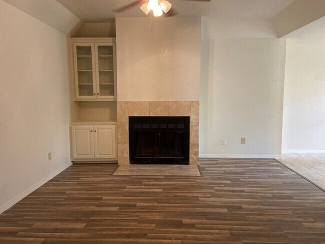 Foto del edificio - 2 bed 1 bath condo apartment