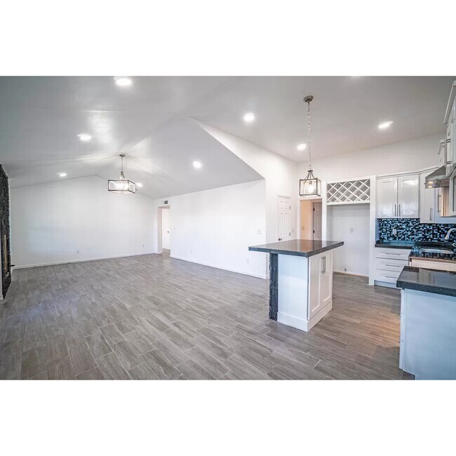 Building Photo - 10518 Crete Dr