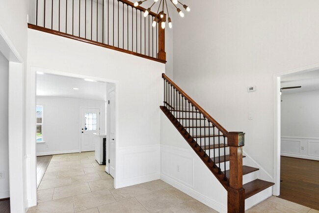 Building Photo - 4810 Bayou Vista Dr