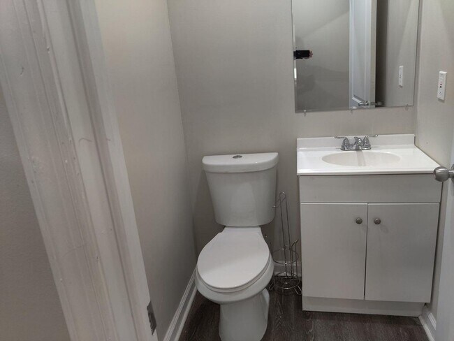 Foto del edificio - 5535 Crowson St