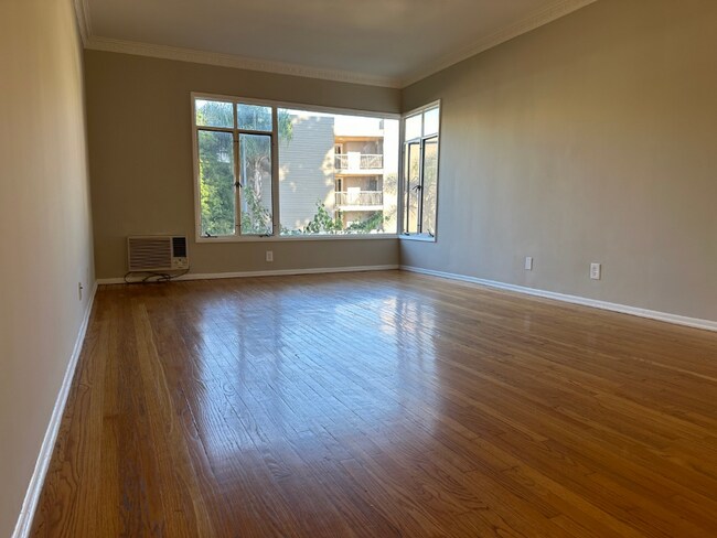 Building Photo - 4700 Los Feliz Blvd