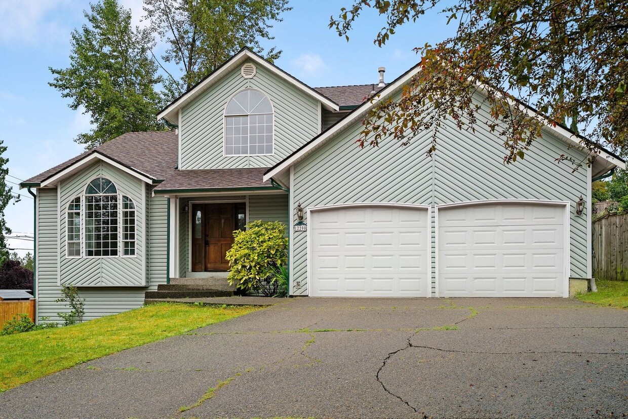 Foto principal - 3 Bedroom Home in Lake Stevens!