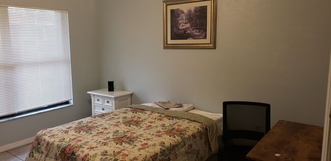 Building Photo - Room for rent. private bedroom with shared...