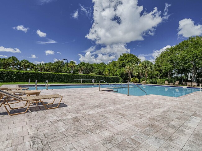 Foto del edificio - 2360 Water Oaks Ln