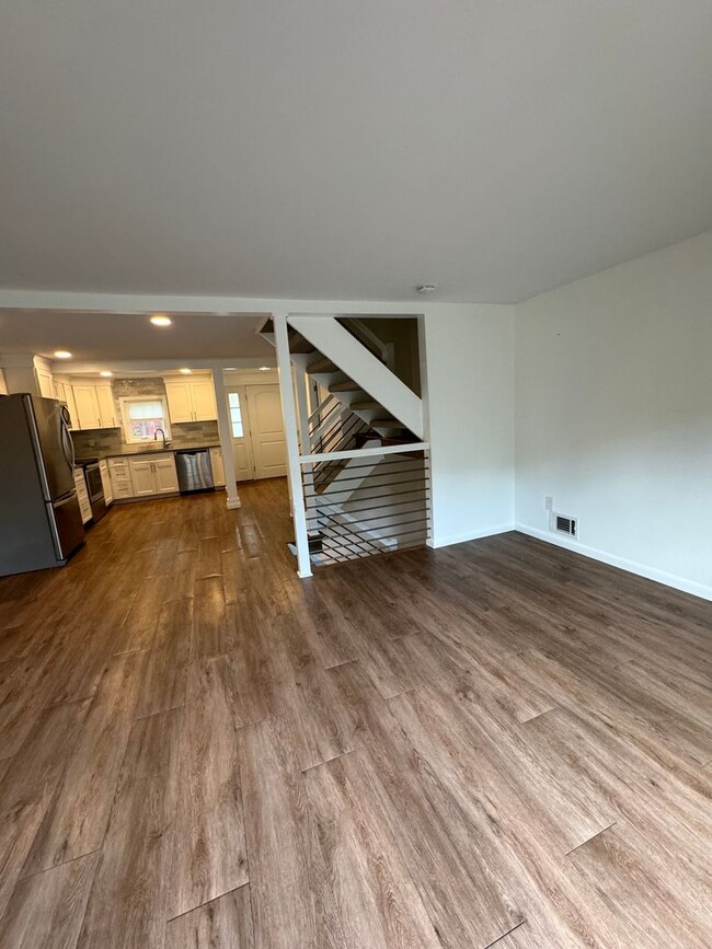 Building Photo - Newly Renovated Two Bedroom Townhouse, Hon...