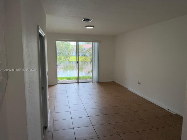 Foto del edificio - 8250 SW 27th St