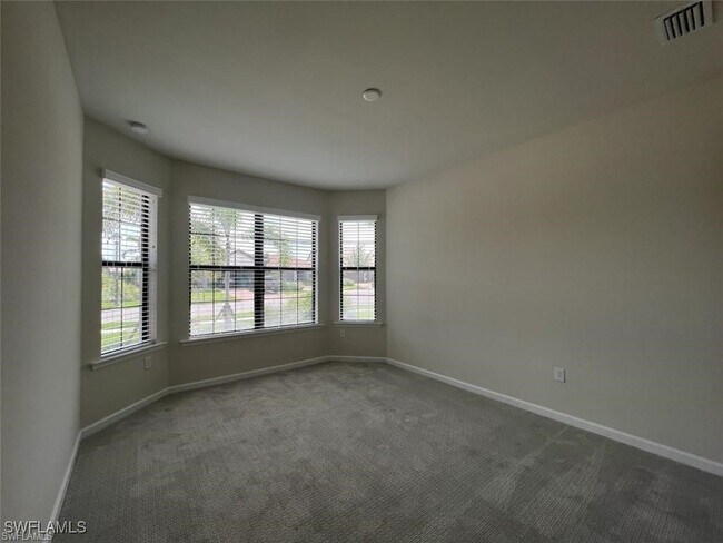 Foto del edificio - 5931 Prosperity Ln