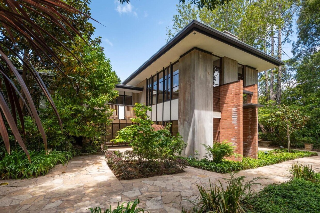Foto principal - 2180 Forest View Ave