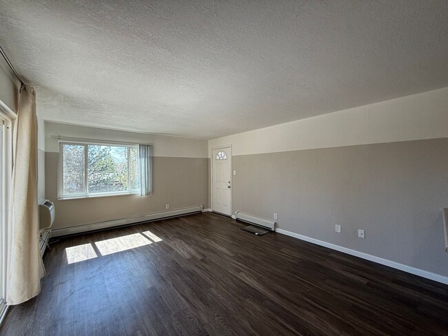 Foto del edificio - MOVE-IN READY!! 2 bed 2 bath Lakewood Condo