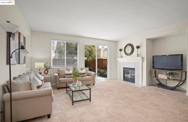 Foto del edificio - 2451 Aberdeen Ln