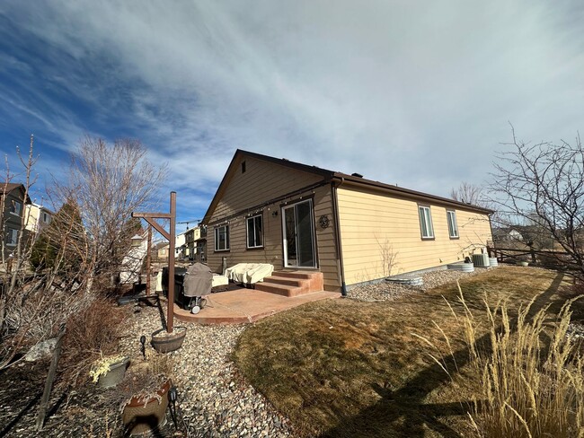 Building Photo - Imaculate 5 Bed 3 Bath Ranch Home with Fin...