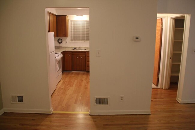 Building Photo - 6889 Country Lane
