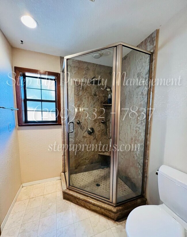 Foto del edificio - 2 Bedroom 2 Bath Home With Bonus Room off Racetrack!!!!