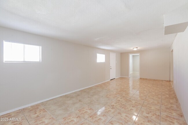 Building Photo - 5802 W Berkeley Rd