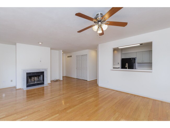 Foto del edificio - 5600 Waterman Blvd