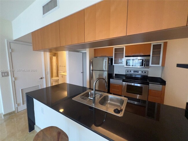 Building Photo - 1750 N Bayshore Dr