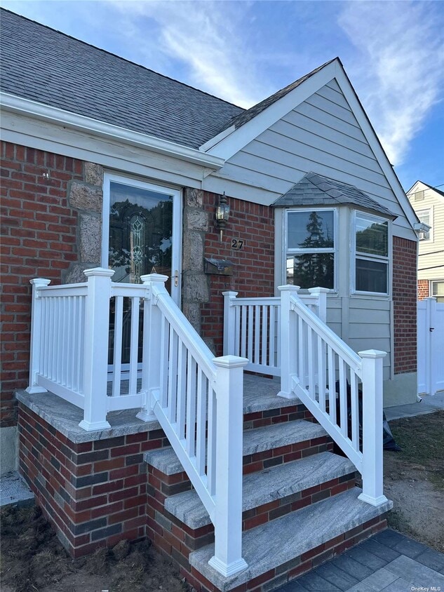 27 Caldwell Rd, Valley Stream, NY 11580 Room for Rent in Valley