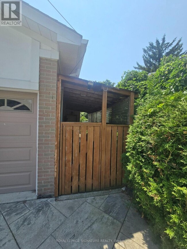 Building Photo - 285 Fiona Terrace