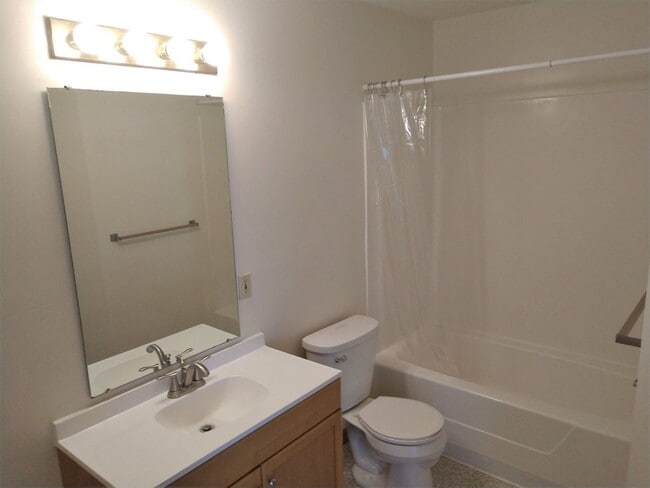 Building Photo - 212 S Silverwood Ln